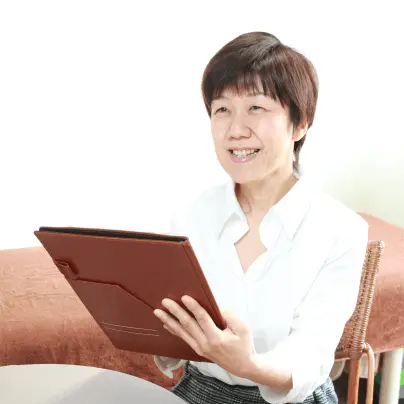 整体施術前のカウンセリングで症状を確認する様子